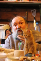 Дядя Вася с котенком